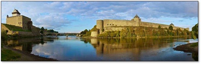 Les châteaux de Narva et Ivangorod où est enterré Johan Kuhlman (1600-1648). 